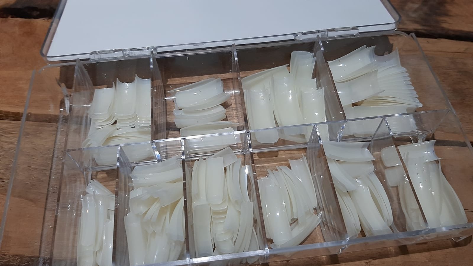 The differences between acrylic tips, overlay, and sculpture – The Nail ...